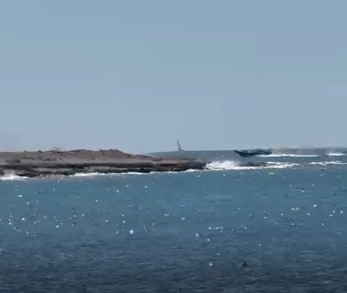 Captan en vídeo la llegada de una narcolancha a la Piedra del Moro