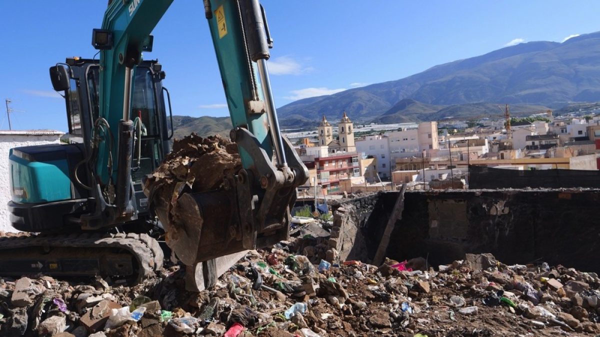 El Ayuntamiento de Berja inicia la demolición de varias viviendas en el Cerro Matadero