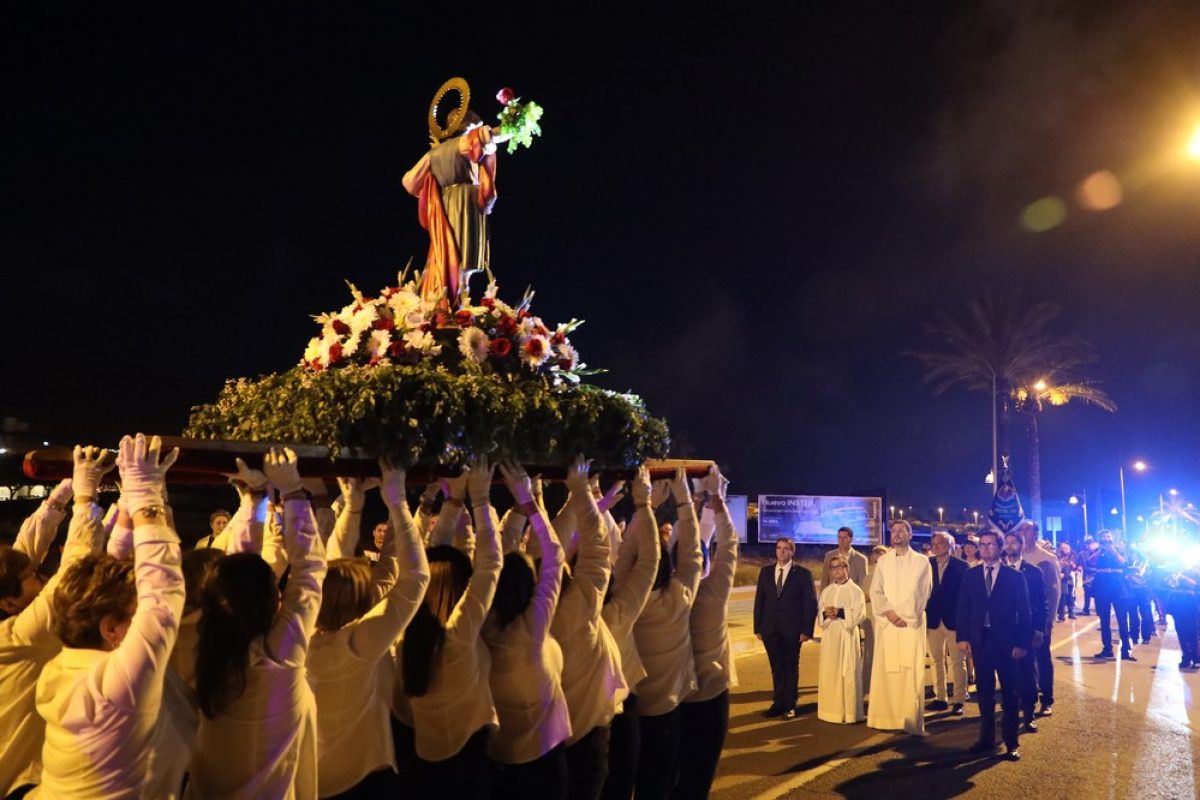 El barrio ejidense de Venta Carmona despide sus fiestas procesionando a San Pancracio por sus calles