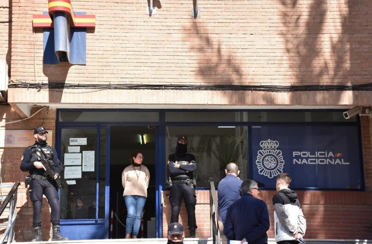 Un policía fuera de servicio frustra el asalto a una vivienda en Roquetas de Mar
