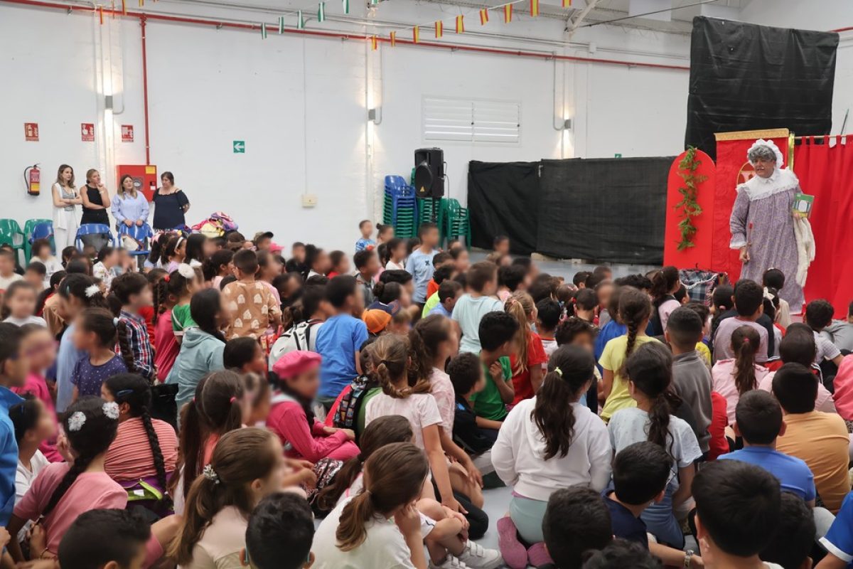 El Festival de Teatro de El Ejido se acerca al público más joven con \'¡Vive! Petit Cabaret\'