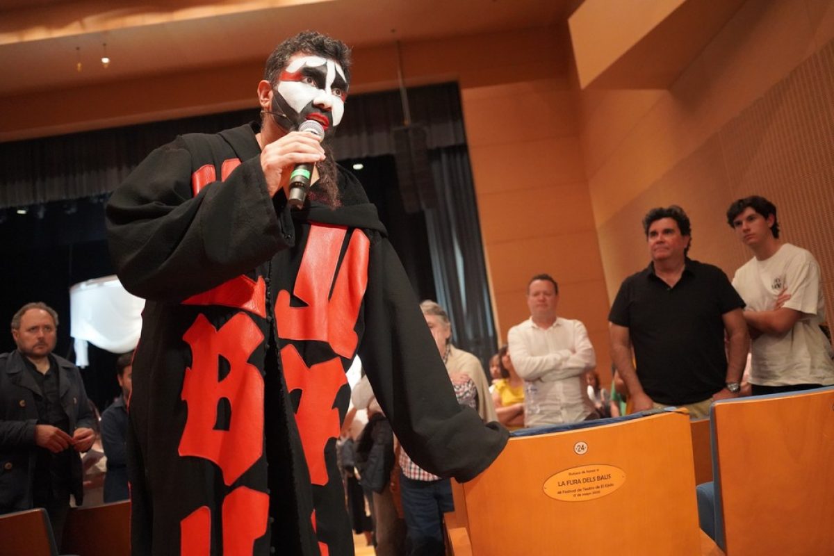 El Ejido reconoce el talento y la trayectoria de la Fura dels Baus concediéndole una Butaca de Honor durante el Festival Internacional de Teatro