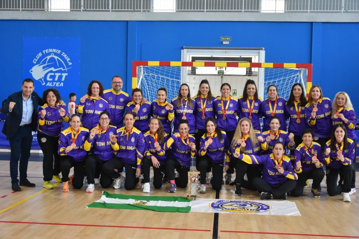 El CD Veteranas Towandas de balonmano gana el bronce en el I Campeonato de España