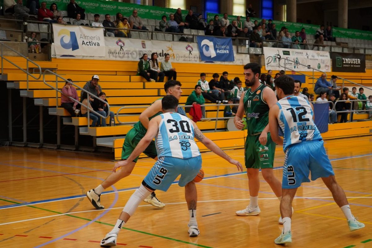 Durante un encuentro en la temporada pasada.