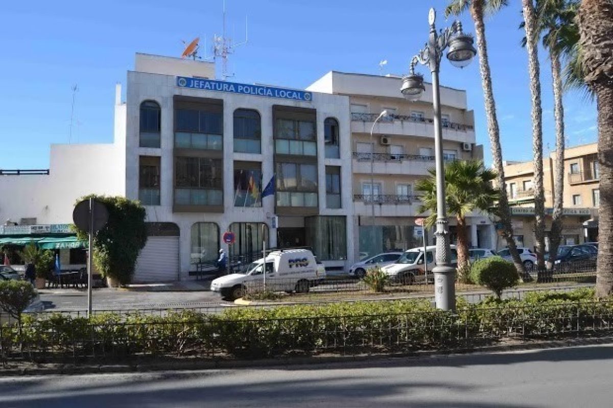 El \'culebrón\' de la Comisaría de Roquetas podría terminar el año que viene