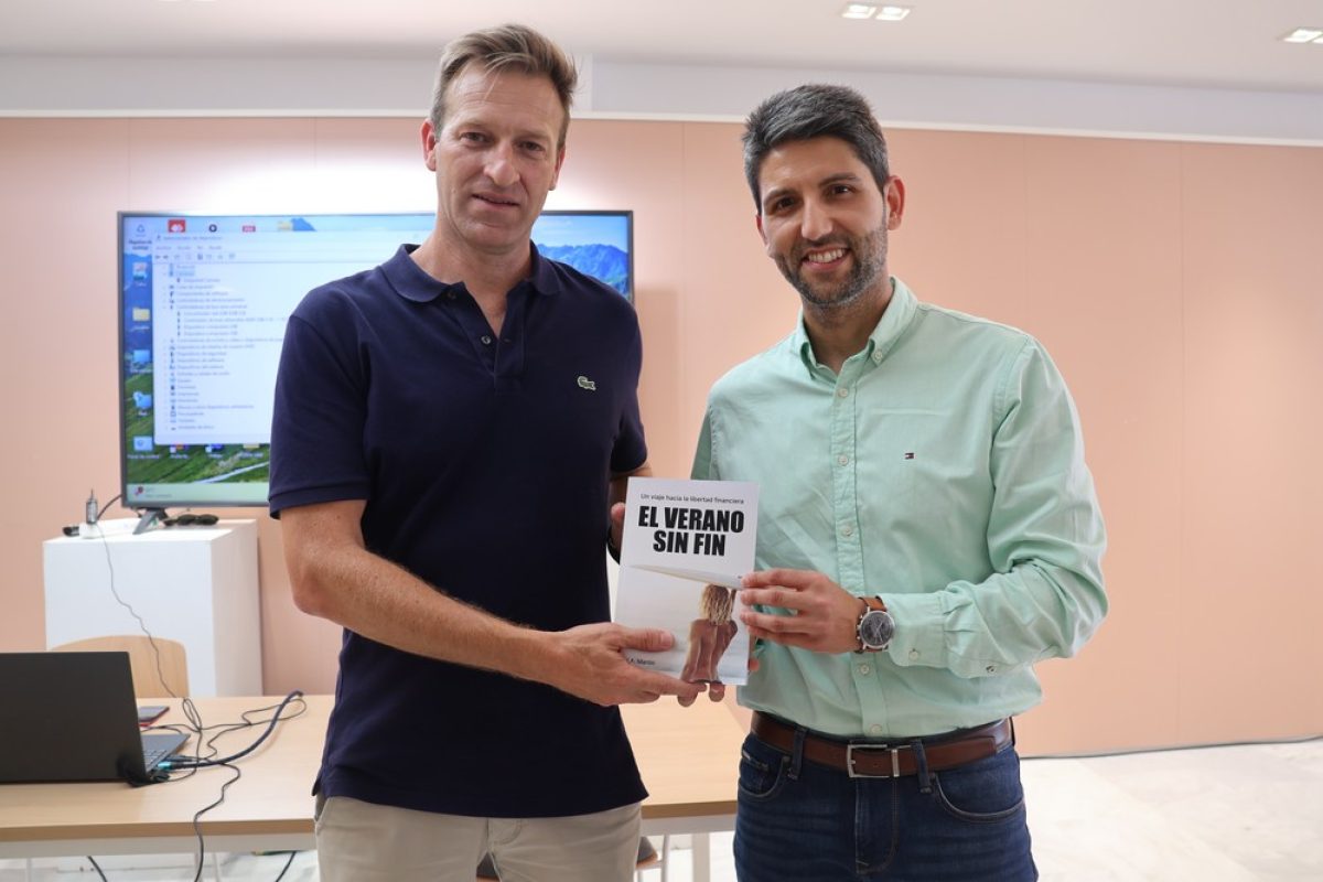 El autor ejidense J. A. Martín presenta su primera novela \'El verano sin fin\'