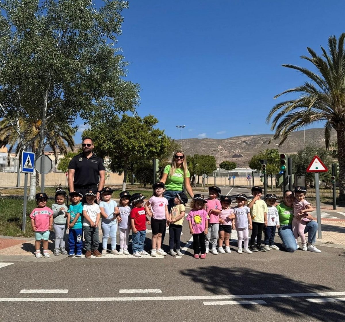 Unos 200 niños de menos de tres años aprenden Seguridad Vial de Vícar