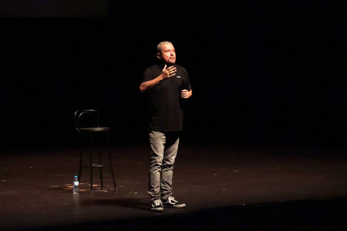 El Monaguillo arrancó las carcajadas de un Auditorio ejidense completamente lleno con su espectáculo \'Efectiviwonder\'