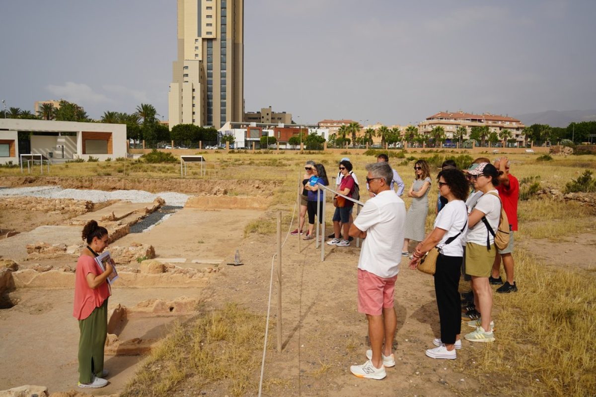 El Ejido se suma a las Jornadas Europeas de Arqueología 2025 con una visita guiada al Yacimiento de Ciavieja