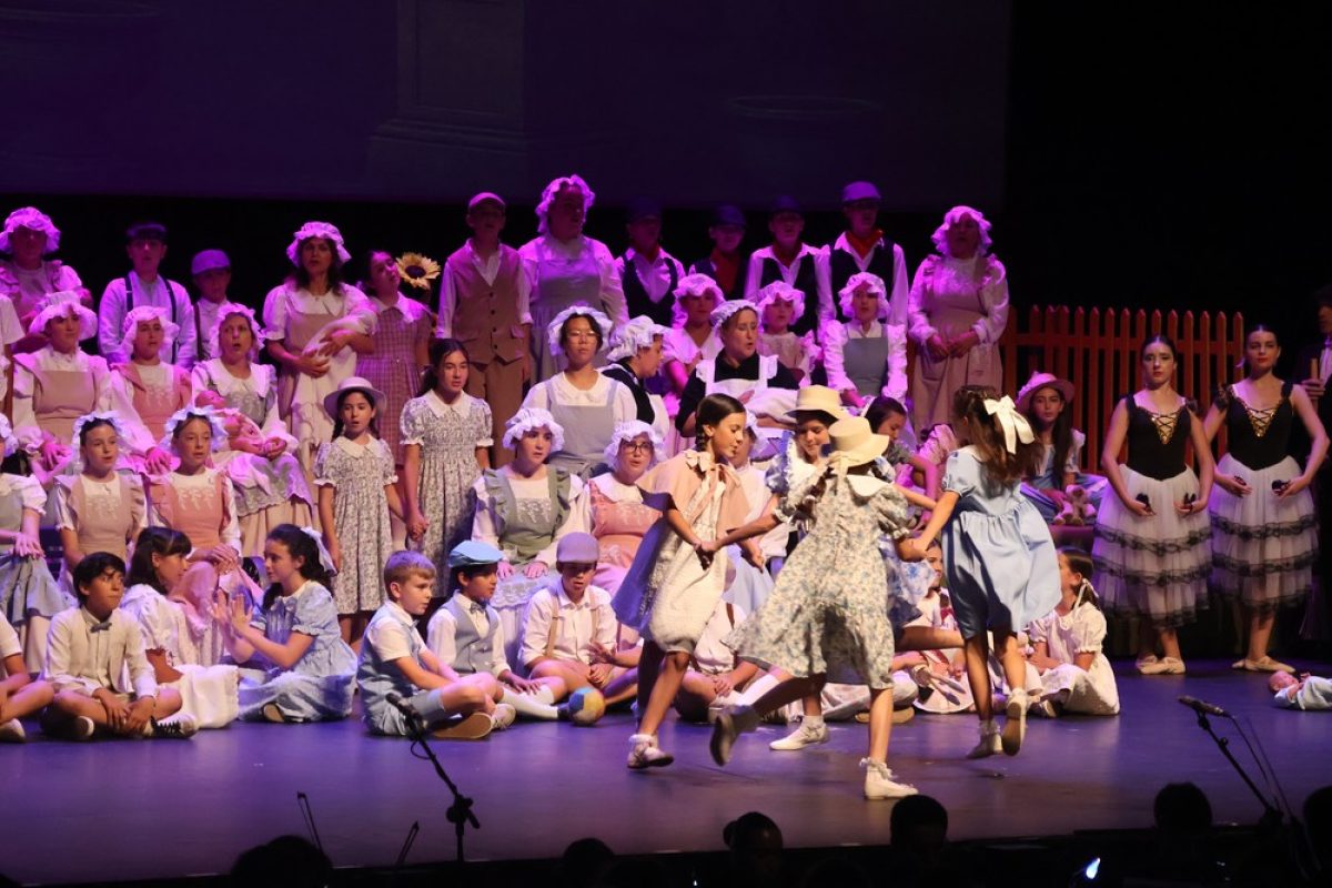 La Zarzuela \'Agua, azucarillos y aguardiente\' del Conservatorio Profesional de Música de El Ejido enamora al público