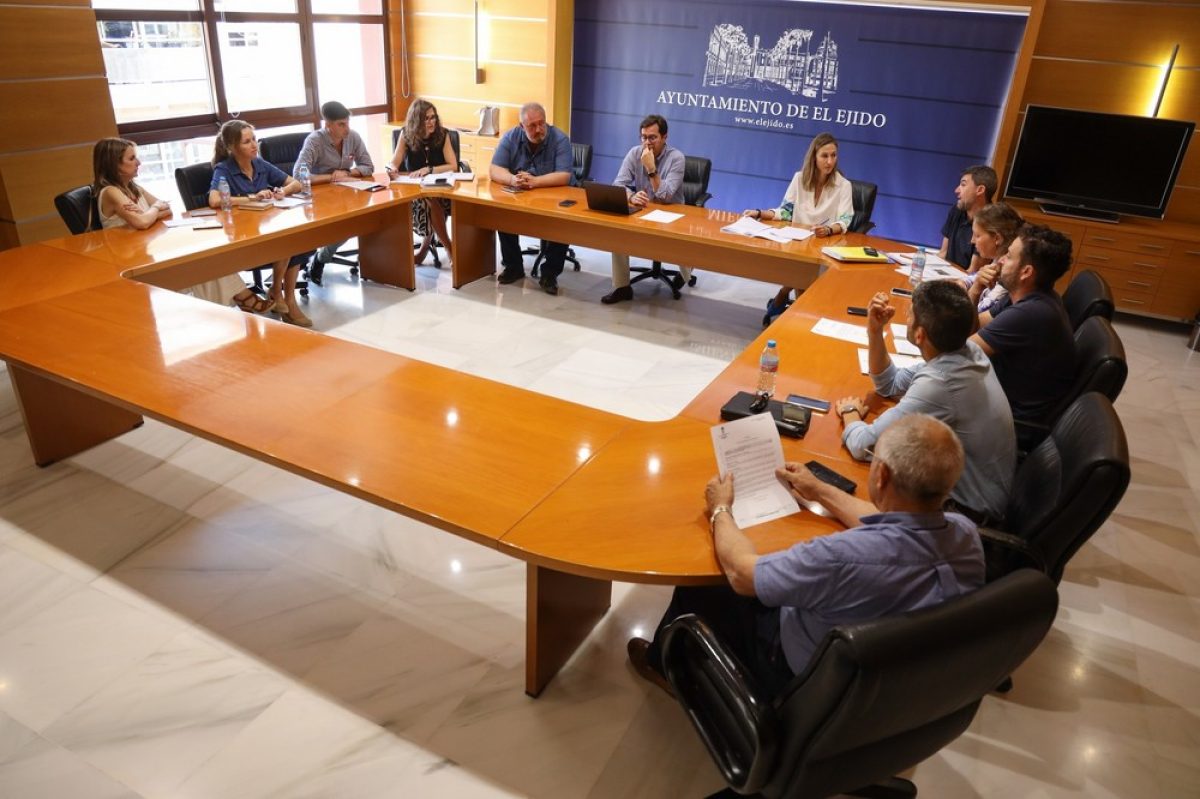 La Junta de Gobierno aprueba la prórroga del programa \'Aula de Ocio\' para el próximo curso, que ha ofrecido este año 60 talleres formativos