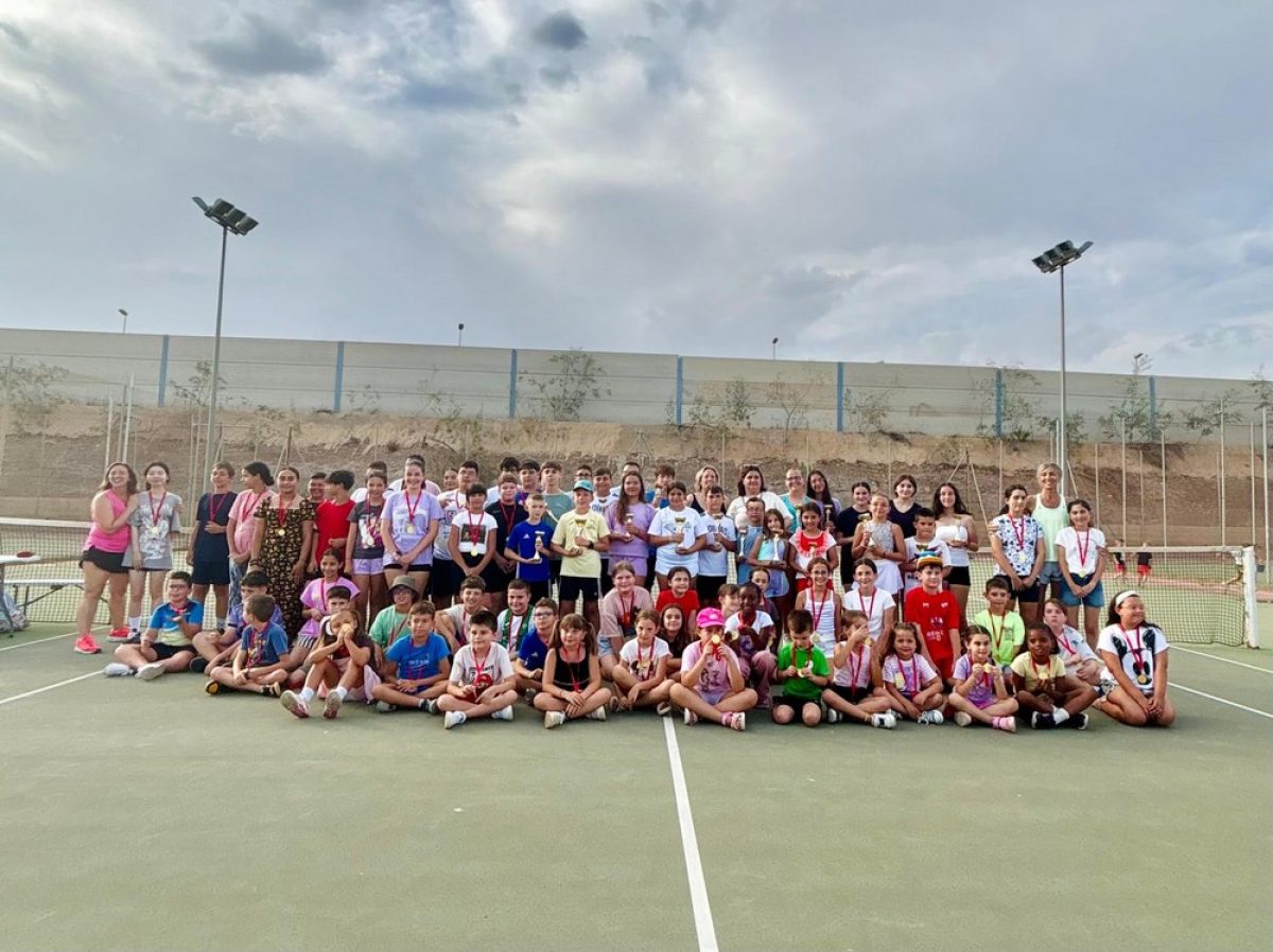 Las Escuelas Municipales de Tenis de Vícar ponen fin a una temporada de grandes éxitos deportivos