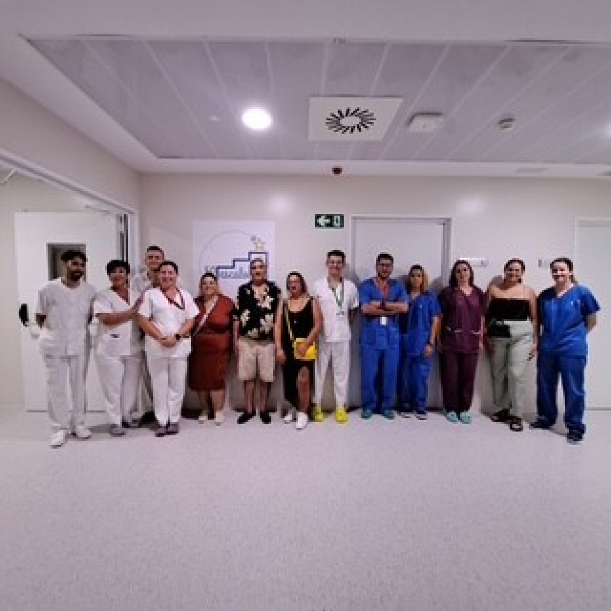 Una decena de pacientes de UCI de larga estancia completan el reto de los \'58 escalones\' del Hospital Universitario Poniente