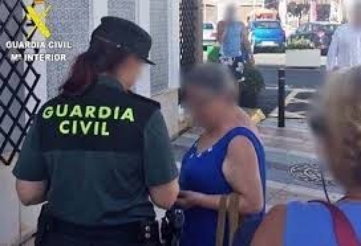 Estafan más de 7.000 euros a una mujer de Roquetas de Mar con el \'timo del tocomocho\'