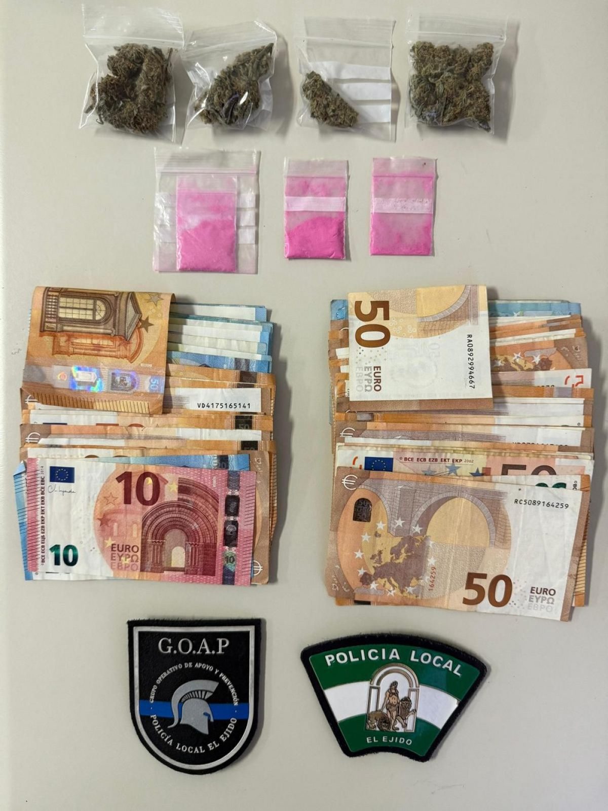 El GOAP incauta marihuana, cocaína rosa y cerca de 3.000 euros a un \'camello\' en El Ejido