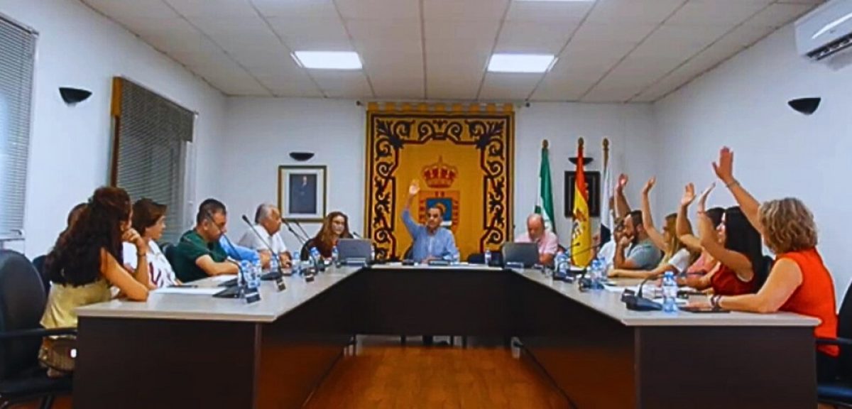 El Ayuntamiento impulsa la mejora de espacios públicos, garantiza el abastecimiento hídrico y apela a la corresponsabilidad ciudadana