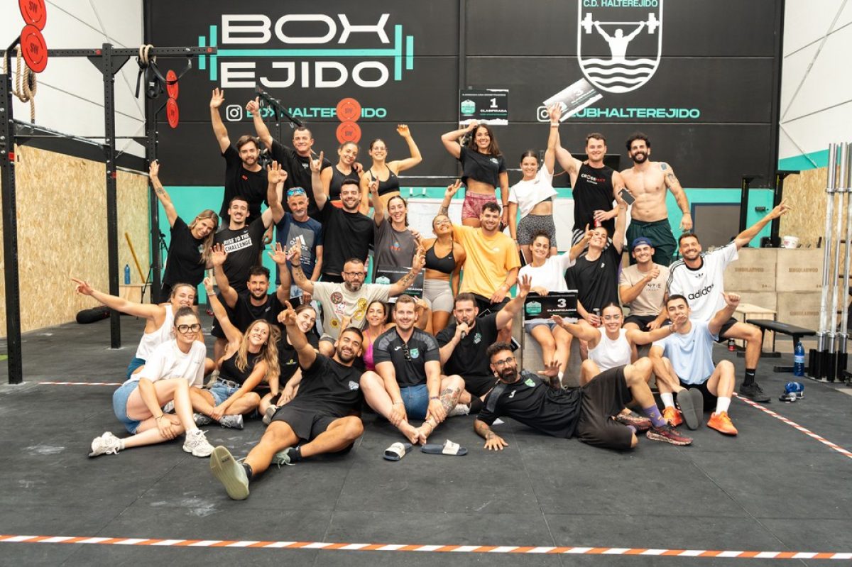 Foto de equipo con todos los participantes.