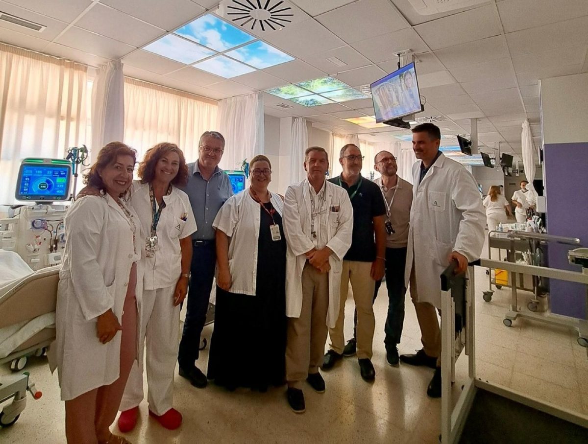El Hospital Universitario Poniente mejora el confort de los pacientes de Hemodiálisis con el proyecto de Humanización \'Luz Salud\'