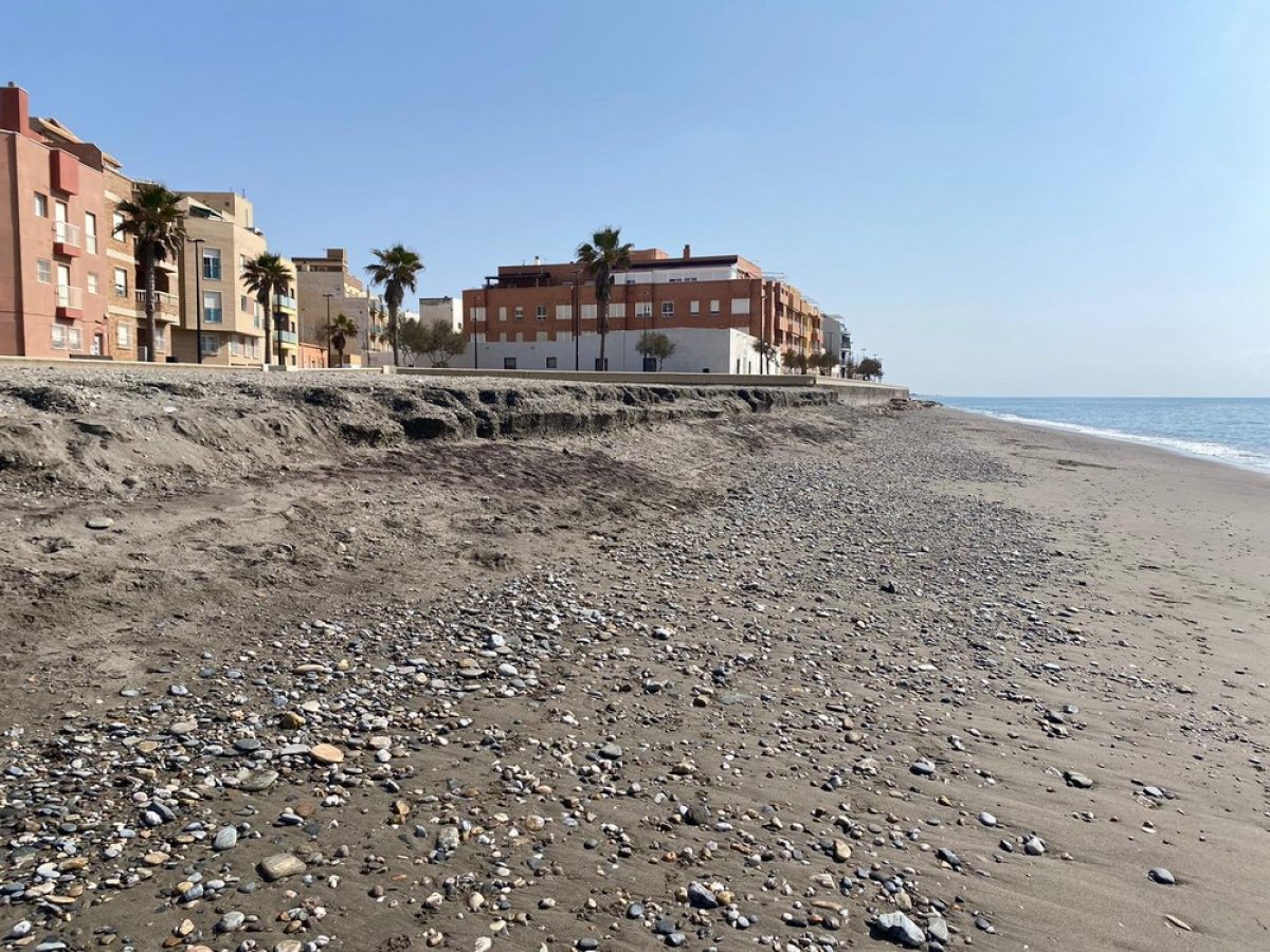 Góngora denuncia que \"la temporada estival avanza y seguimos sin información del proyecto de recuperación de la playa de Balerma, su principal recurso turístico\"