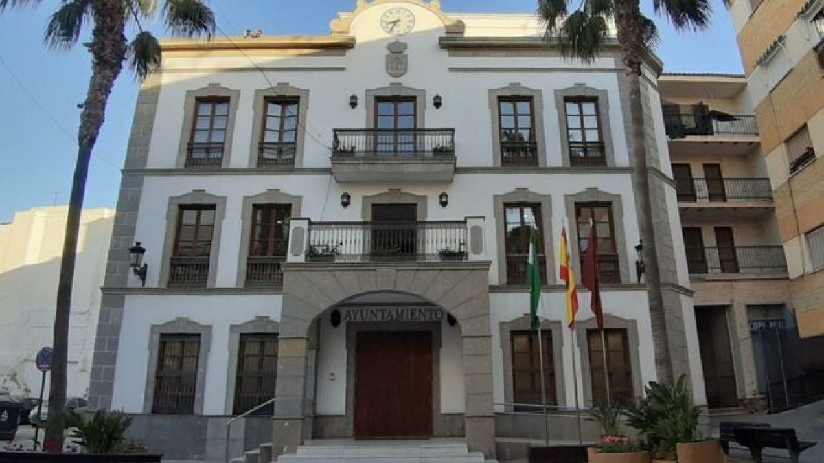 Adra aumenta un 3% el salario de casi 180 auxiliares del servicio de Ayuda a Domicilio