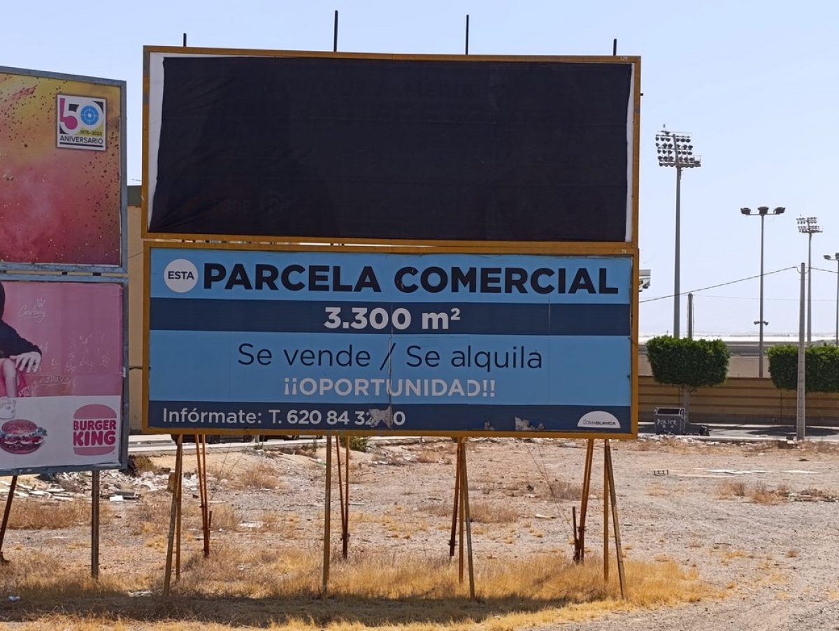 IU El Ejido denuncia vallas publicitarias que podrían incitar al odio: \"El Ejido no puede retroceder 25 años\"