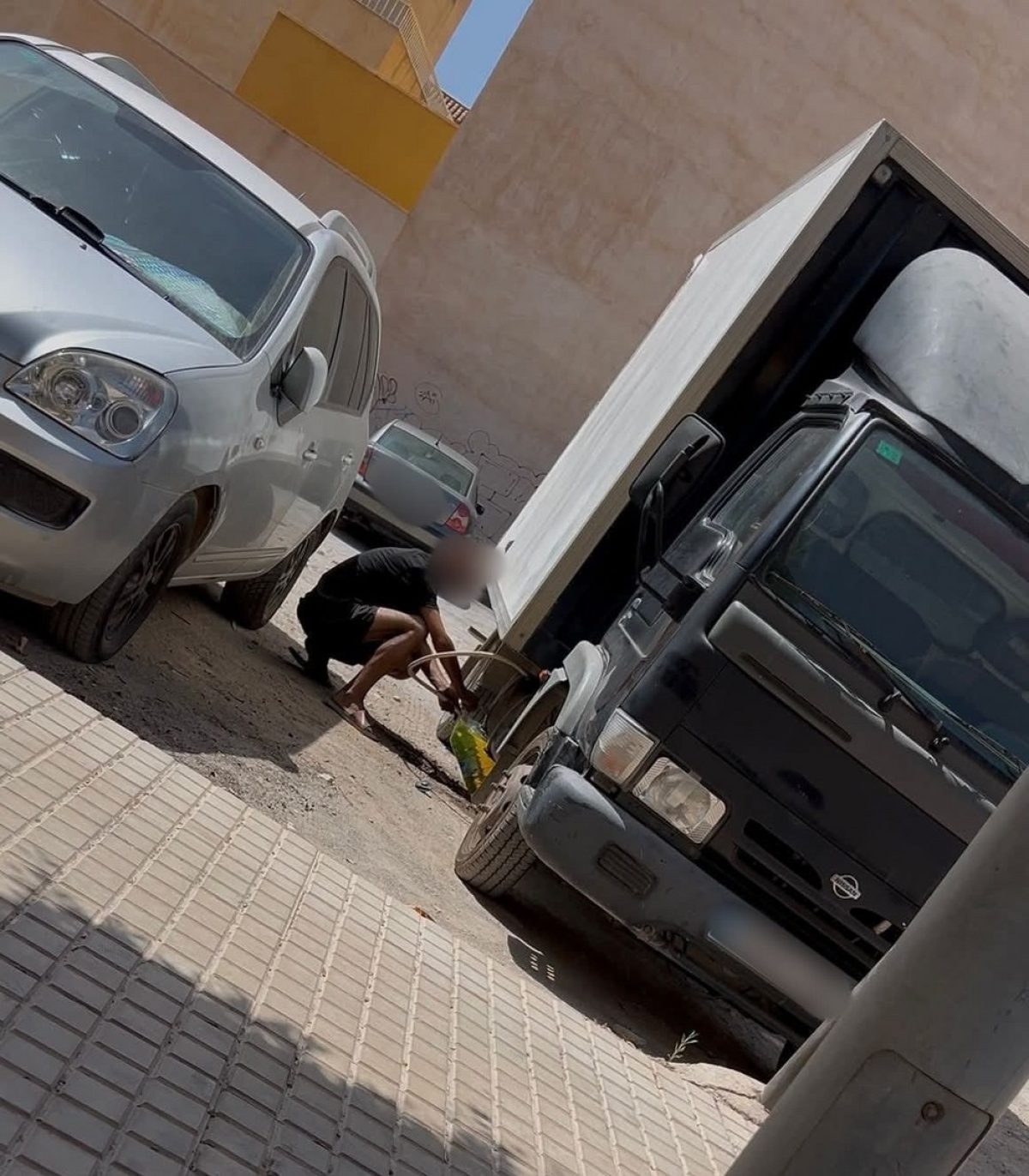 Pillan \'in fraganti\' a un conocido ladrón de gasolina en El Ejido