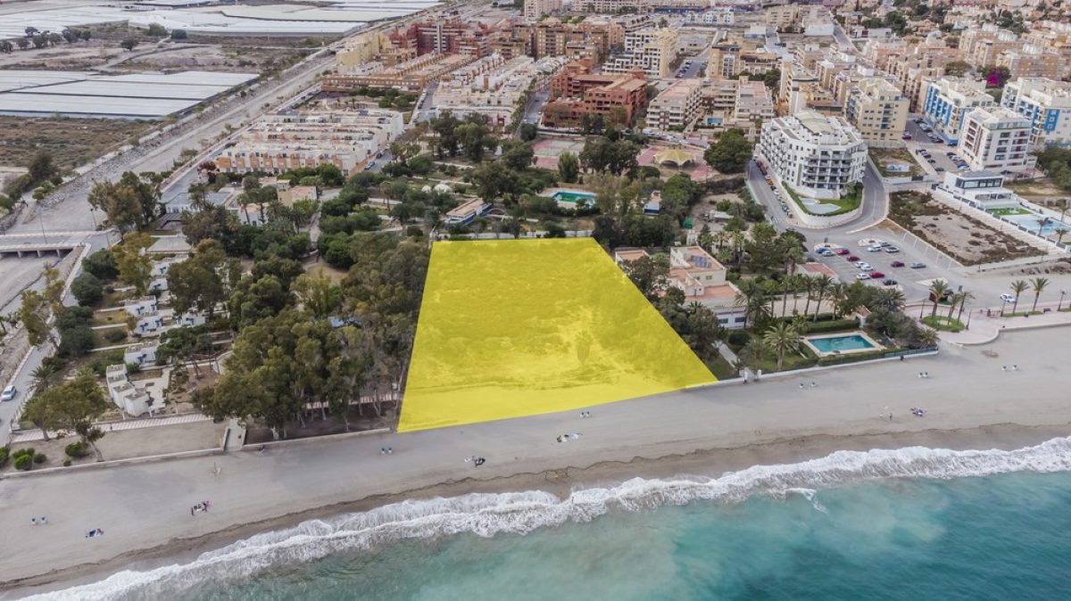 Roquetas invertirá 123.000 euros en la piscina de agua de mar de Aguadulce