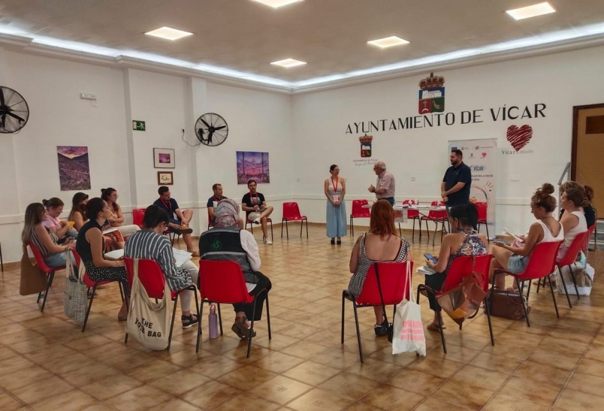 Vícar refuerza la coordinación con las entidades sociales