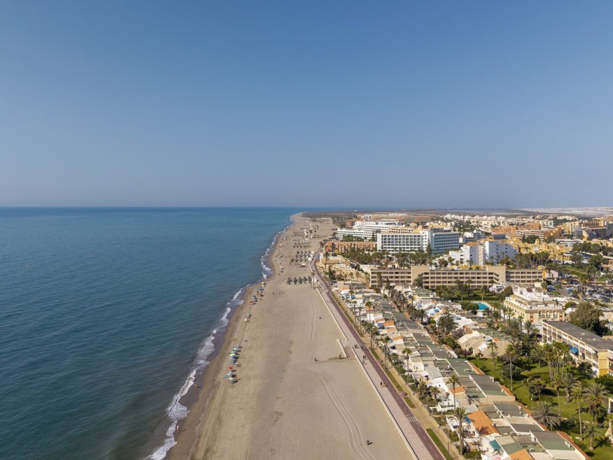 Roquetas de Mar, destino turístico líder en la provincia de Almería durante el mes de julio y quinto en Andalucía